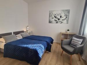 Posteľ alebo postele v izbe v ubytovaní APARTAMENTY "LA VILLA" SUPERIOR II z dwoma sypialniami, balkonem, parkingiem, blisko centrum
