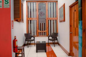 Istumisnurk majutusasutuses Yaki Hostel