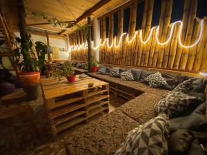 Ruang duduk di Huitzilin Hostal