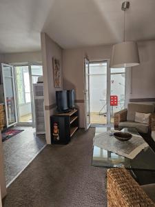 Kuchyň nebo kuchyňský kout v ubytování Gästehaus3land in Weil am Rhein