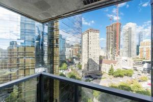 Ảnh trong thư viện ảnh của 2BR Condo with breathtaking view in Downtown! Free parking - 6 sleep ở Vancouver