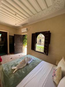 A bed or beds in a room at Riad Rime Garden Marrakech