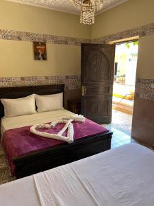 A bed or beds in a room at Riad Rime Garden Marrakech