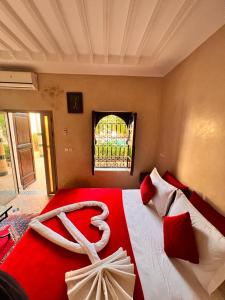 A bed or beds in a room at Riad Rime Garden Marrakech