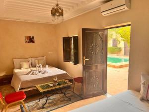 A bed or beds in a room at Riad Rime Garden Marrakech
