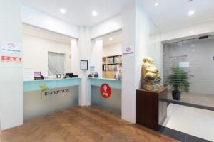 The lobby or reception area at OYO 161 Lodge Paradize Hotel