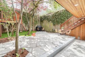 a patio with a tree and a table and chairs at Charming Victorian Oasis with an Elegant and Spacious Haven in San Francisco