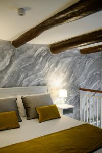 A bed or beds in a room at Enjoy Naples