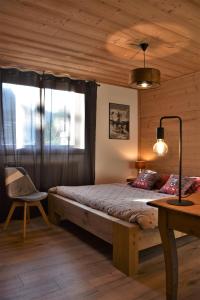 Postel nebo postele na pokoji v ubytování Chalet la Dransette