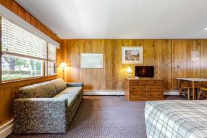 a bedroom with a couch and a tv and a table at King Birch Lake Home, Unit 6 in Alton