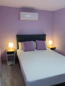 a bedroom with a large white bed with two lamps at Home SEA&DREAMS OldTown VI in Calpe