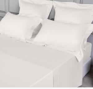 Postel nebo postele na pokoji v ubytování Smart House Rooms Central Luxury
