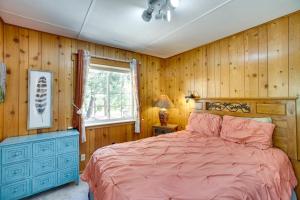 Кровать или кровати в номере Ouray Rental Home with San Juan Mountain Views!
