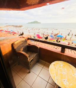 a balcony with a view of a beach with people at Increíble Depa Frente al Mar in Mazatlán