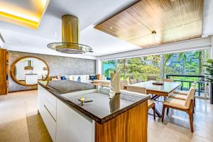 Χώρος καθιστικού στο Peninsula Condos #1DF3