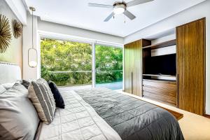 Ένα ή περισσότερα κρεβάτια σε δωμάτιο στο Peninsula Condos #1DF3