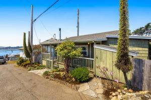 a house with a fence in front of it at Taylor Made Cottage in Bodega Bay