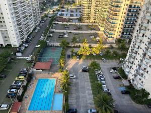 an aerial view of a parking lot in a city at Solar carioca - beleza e conforto in Rio de Janeiro
