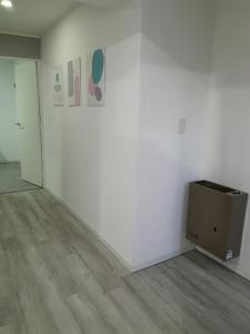 a white room with a white wall and a box at TresA -1- in Tres Arroyos
