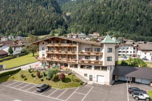 Nespecifikovaný výhled na hory nebo výhled na hory při pohledu z hotelu