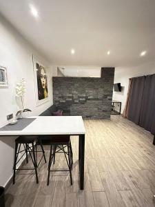 a living room with a table and a brick wall at Quinta del sol in Chihuahua