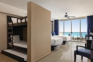 Postel nebo postele na pokoji v ubytování Seadust Cancun Family Resort - All Inclusive