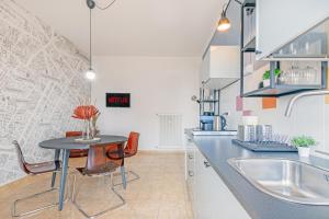 O bucătărie sau chicinetă la Oasi urbana near Osteria Francesana