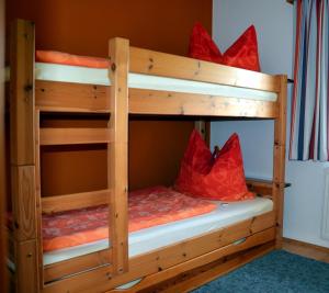 
Ein Etagenbett oder Etagenbetten in einem Zimmer der Unterkunft Hochfichtblick Apartments
