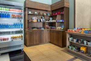 a room with a refrigerator filled with lots of drinks at Crowne Plaza Airport, an IHG Hotel in Tocumen