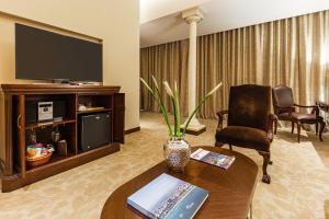 TV a/nebo společenská místnost v ubytování Country Club Lima Hotel – The Leading Hotels of the World