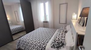 A bed or beds in a room at WikiLoft