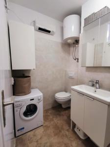 Et badeværelse på Apartment Luna in Biograd center