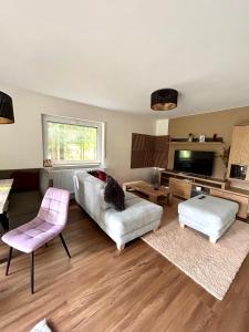 Posezení v ubytování Haus mit Sauna am Waldrand - Nähe Brombachsee Altmühlsee