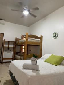 Двухъярусная кровать или двухъярусные кровати в номере Ukinca B&B