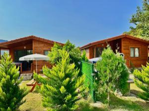 Zahrada ubytování Hurmalık Apart Evleri-Very Close to the Sea Large Garden Bungalow with Barbecue and Swing