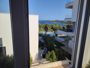 a view of the water from a balcony of a building at Apartmani Tea in Jezera