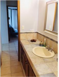 a bathroom with a sink and a mirror at Villa La Fortuna en Altos del Maria in Sorá