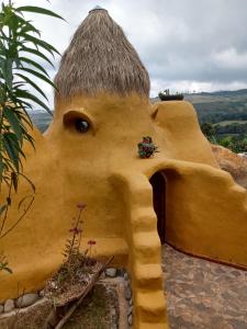a gingerbread house with a face on the side of it at Casa Ecológica Madre Tierra in Curití