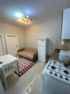 Kuchyň nebo kuchyňský kout v ubytování 3 odalı ful eşyalı Antalya’nın kalbinde ev