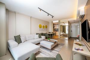 TV a/nebo společenská místnost v ubytování Casamax Suites