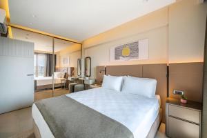 Postel nebo postele na pokoji v ubytování Casamax Suites