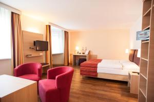 Postel nebo postele na pokoji v ubytování Hotel Coop Tagungszentrum & Hotelpark im Grünen + 27 fotografií