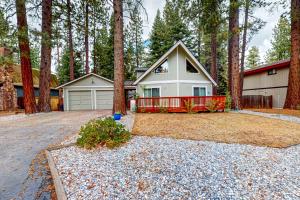 サウス・レイクタホにあるDeer Trail Retreatの林家