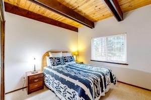 Postel nebo postele na pokoji v ubytování Deer Trail Retreat
