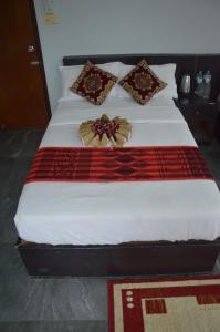 Ein Bett oder Betten in einem Zimmer der Unterkunft Hotel Blue moon Pokhara