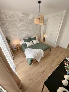 a bedroom with a bed in a room at Studio indépendant in Marigny-Saint-Marcel