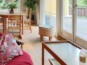 Et opholdsområde på 4 person holiday home in Fjärås-By Traum