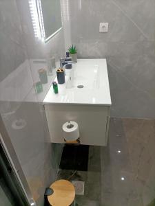 A bathroom at Central Bachelor