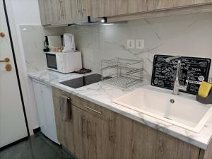 A kitchen or kitchenette at Central Bachelor