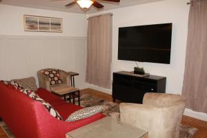 Et tv og/eller underholdning på Shared guest house with private rooms